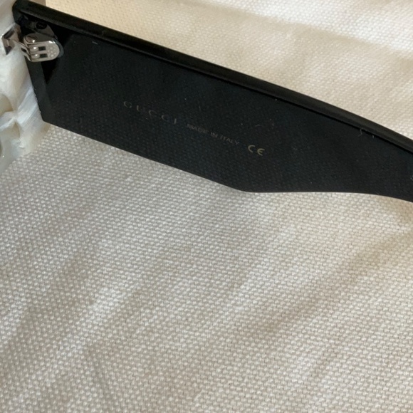 GUCCI  Acetate Rectangular Flap GG0543S Sunglasses White Black - Picture 5 of 7